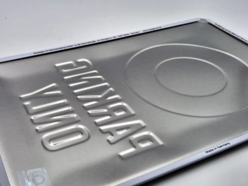 BMW Parking only kovový plagát  kovová tabuľa (20x30 cm)