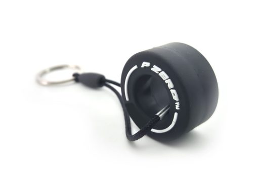 F1 Formula 1 pneumatika – kľúčenka – biela