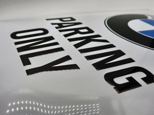 BMW Parking only kovový plagát  kovová tabuľa (30x40cm)