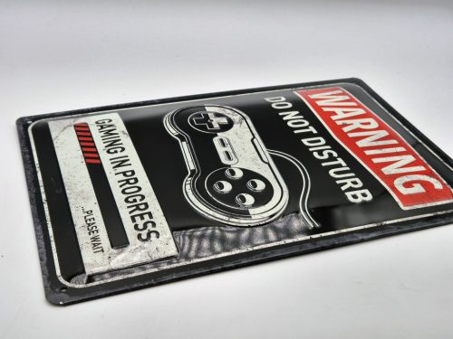 Warning - do not disturb - Gaming in progress - kovový plagát  kovová tabuľa (20x30 cm)