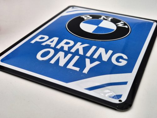 BMW Parking Only - kovový plagát  kovová tabuľa  (15x20cm)