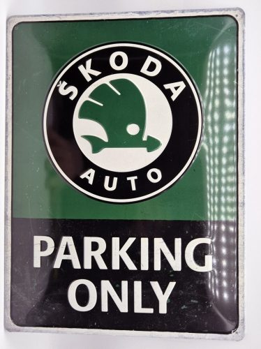Skoda parking only - kovový plagát  kovová tabuľa (30x40cm)