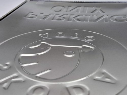 Skoda parking only - kovový plagát  kovová tabuľa (30x40cm)