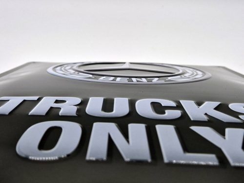 Mercedes - Benz - trucks only - kovový plagát  kovová tabuľa (30x40cm)
