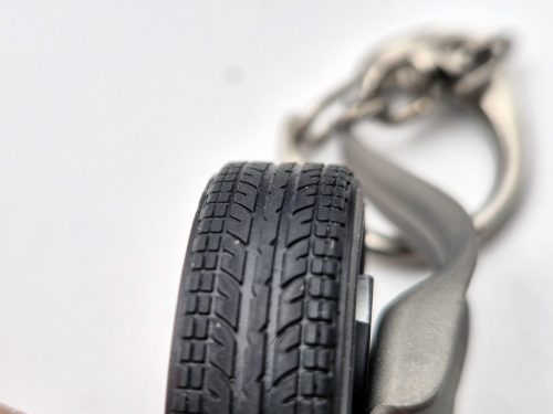 1:18-as AUTOart ráfik kľúčenka - čierna