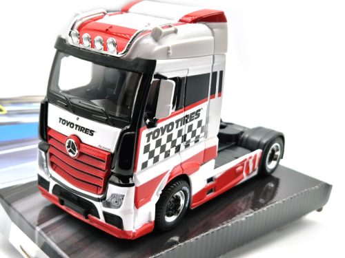 Mercedes-Benz Actros Gigaspace 4x2  kamión (biela) - Bburago - 1:43