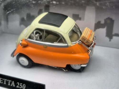 BMW Isetta 250 oranžová 1960 Cararama - model auta 1:43