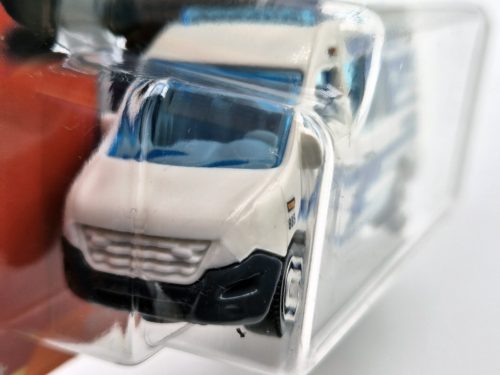 Renault Master Ambulance sanitka - Matchbox - 1:64  1/64 model auta