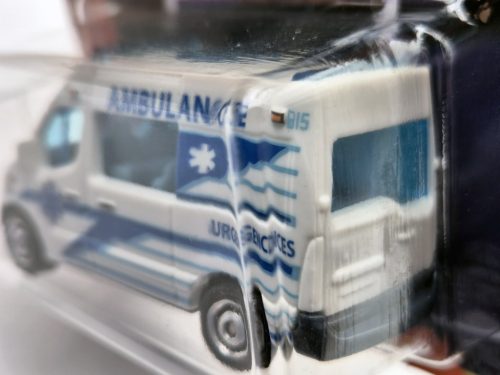 Renault Master Ambulance sanitka - Matchbox - 1:64  1/64 model auta