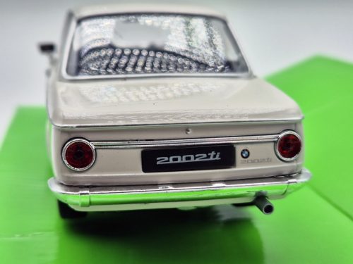 BMW 2002Ti 1966  - Welly model auta 1:24