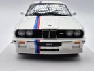 BMW E30 M3 (1988) - biela  - Bburago - 1:24