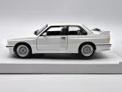 BMW E30 M3 (1988) - biela  - Bburago - 1:24