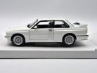 BMW E30 M3 (1988) - biela  - Bburago - 1:24