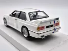 BMW E30 M3 (1988) - biela  - Bburago - 1:24
