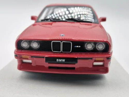 BMW E30 M3 (1988) - červená - Bburago - 1:24