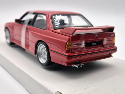 BMW E30 M3 (1988) - červená - Bburago - 1:24