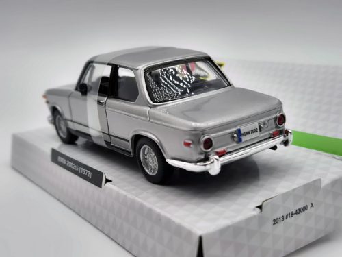 BMW 2002tii (1972) - Bburago - 1:32