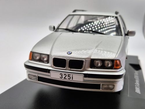 BMW E36 325i touring (1995) - MCG - 1:18
