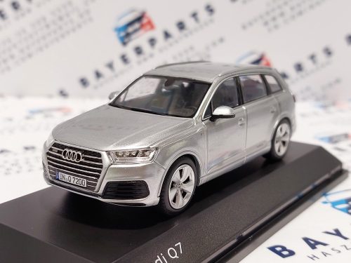 Audi Q7 V8 TDI Quattro S-line (2014) - Spark-Model - 1:43 - s prasknutou vitrínou