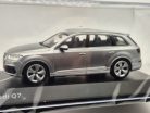 Audi Q7 V8 TDI Quattro S-line (2014) - Spark-Model - 1:43 - s prasknutou vitrínou