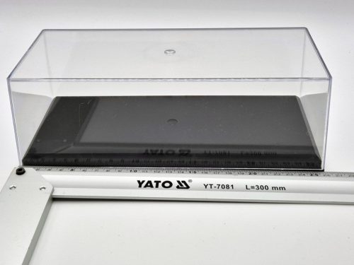 Vitrína/displej pre model auta v mierke 1:24 (25.5 x 11.5 x 8.8  cm)