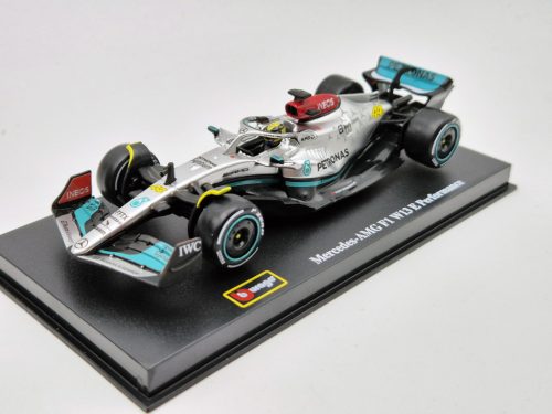 Mercedes - AMG Petronas F1 W13E #44 (2022) - Lewis Hamilton - s postavičkou pilota -  Bburago - 1:43