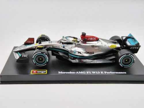 Mercedes - AMG Petronas F1 W13E #44 (2022) - Lewis Hamilton - s postavičkou pilota -  Bburago - 1:43