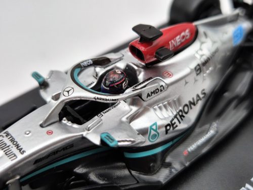 Mercedes - AMG Petronas F1 W13E #63 (2022) - George Russel - s postavičkou pilota -  Bburago - 1:43