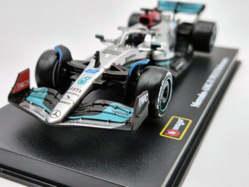 Mercedes - AMG Petronas F1 W13E #63 (2022) - George Russel - s postavičkou pilota -  Bburago - 1:43