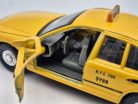 Ford Crown Victoria taxi (New York) -  Welly - 1:38