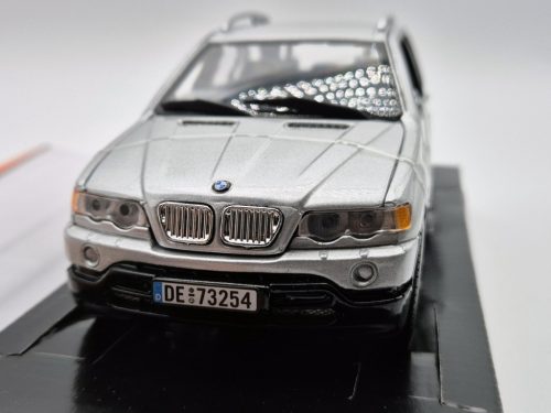 BMW E53 X5 (2001) -  Motor Max - 1:24