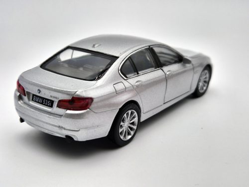 BMW F10 535i - Welly - 1:34 model auta