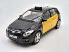 Hyundai i30 - barcelonské taxi -  Edicola - 1:38