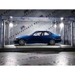 Vitrína pre model auta v mierke 1:18 - s LED osvetlením