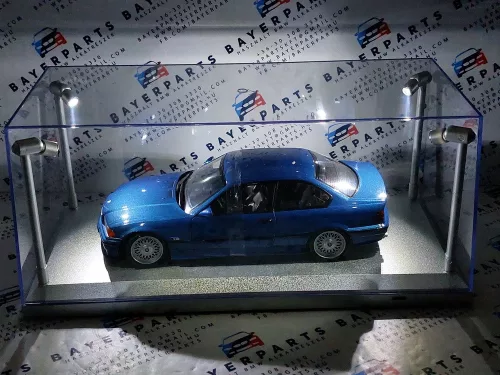 Vitrína pre model auta v mierke 1:18 - s LED osvetlením