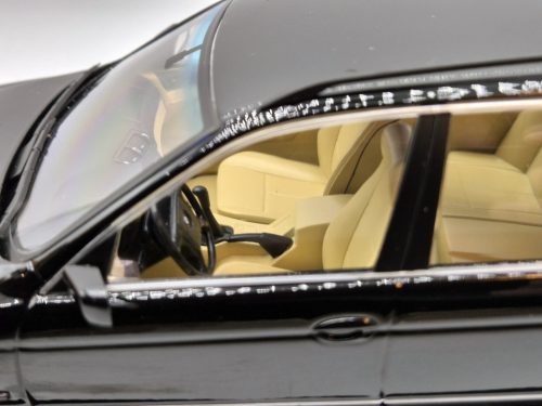 BMW E39 520i touring (1997) - čierna -  KK Scale - 1:18