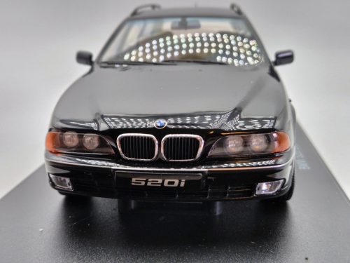BMW E39 520i touring (1997) - čierna -  KK Scale - 1:18