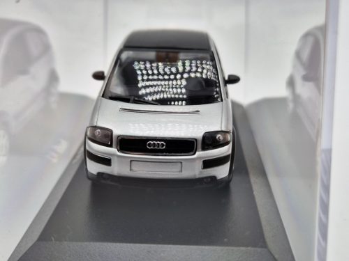 Audi A2 (2000) - strieborná -  Maxichamps - 1:43