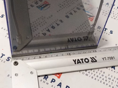 Vitrína pre model auta v mierke 1:18 - s LED osvetlením - čierny podstavec