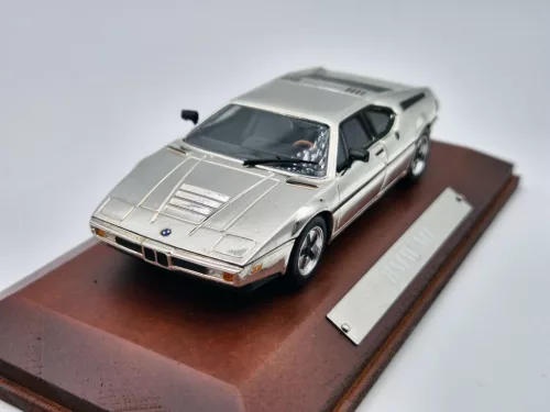 BMW M1 - chróm -  Edicola - 1:43