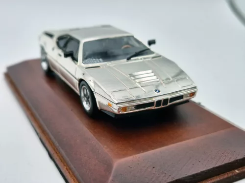 BMW M1 - chróm -  Edicola - 1:43