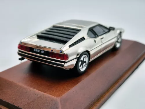 BMW M1 - chróm -  Edicola - 1:43