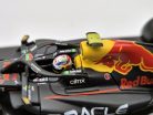 Red Bull F1 RB18 Team Oracle #11 (2022) - Sergio Perez - s postavičkou pilota -  Bburago - 1:43