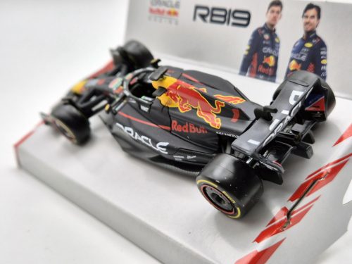 Red Bull RB19 Team Oracle F1 #1 (2023) - Max Verstappen -  Bburago - 1:43