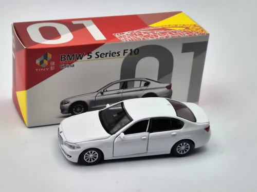 BMW F10 - biela -  Tiny Toys - 1:64
