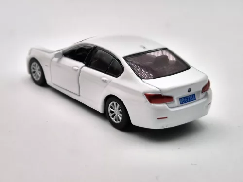 BMW F10 - biela -  Tiny Toys - 1:64