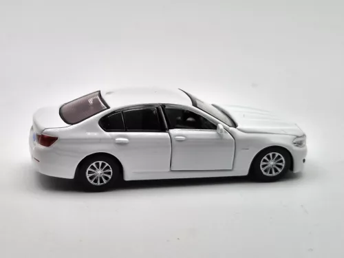 BMW F10 - biela -  Tiny Toys - 1:64