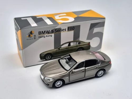 BMW F10 - zlaté -  Tiny Toys - 1:64