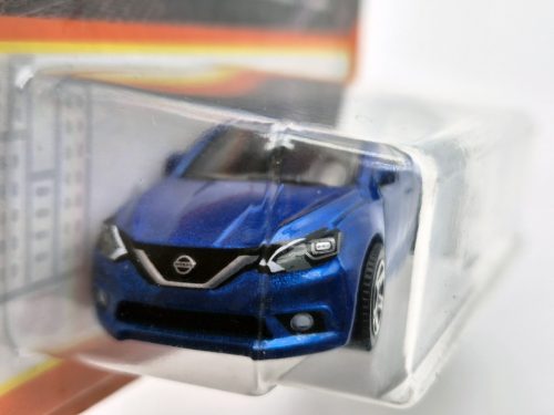 Nissan Sentra (2016) - 70/100 - blistery -  Matchbox - 1:64