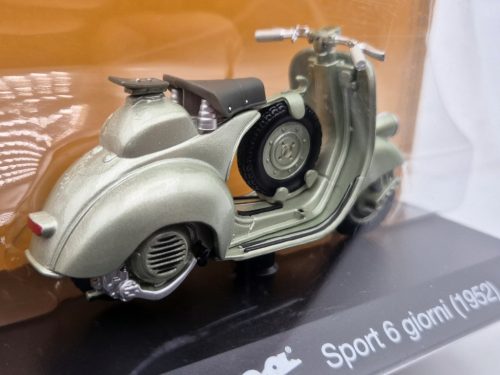 Vespa Sport 6 giorni (1952) -  Edicola - 1:18